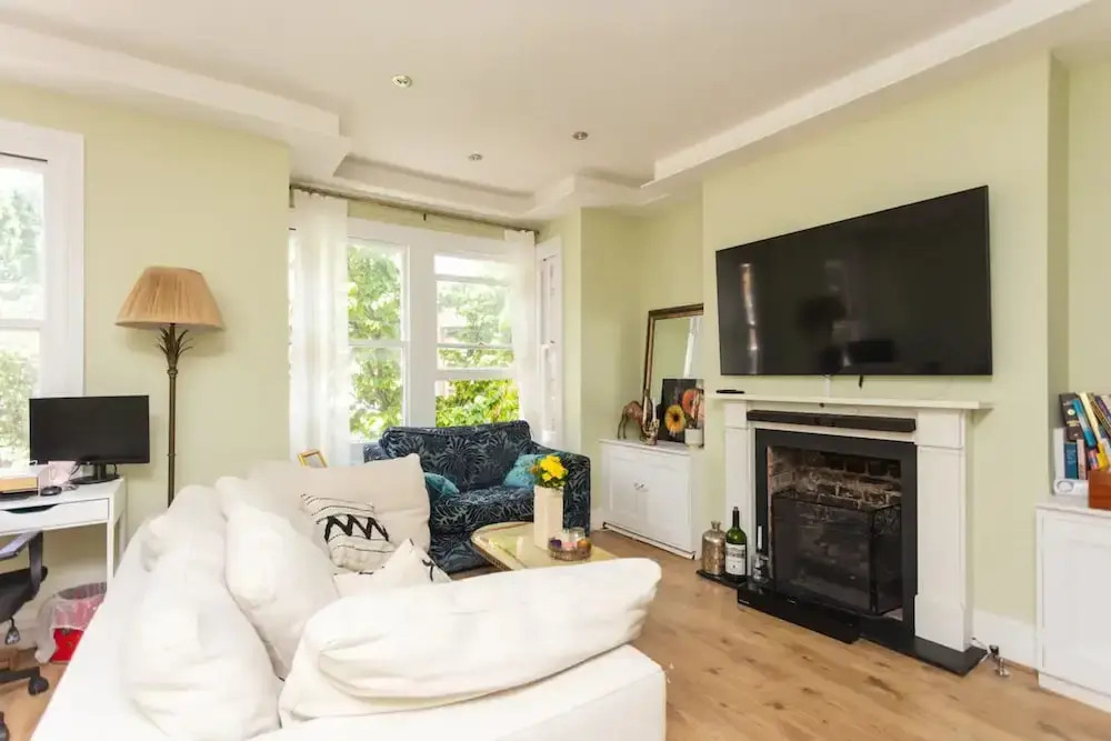 Stunning 2 Bedroom Apartment in Maida Vale With a Garden