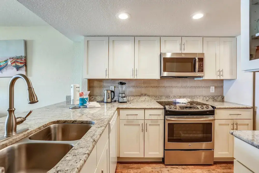 Land's End 303 Building 6 Updated / Beachfront Condo!