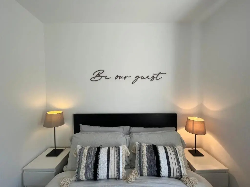 Contemporary 1 Bedroom Apartment