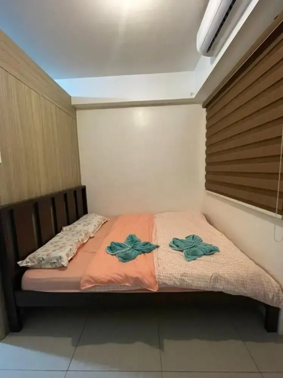 The Grand Staycation at MOA - Unit 7102 Hotel-like