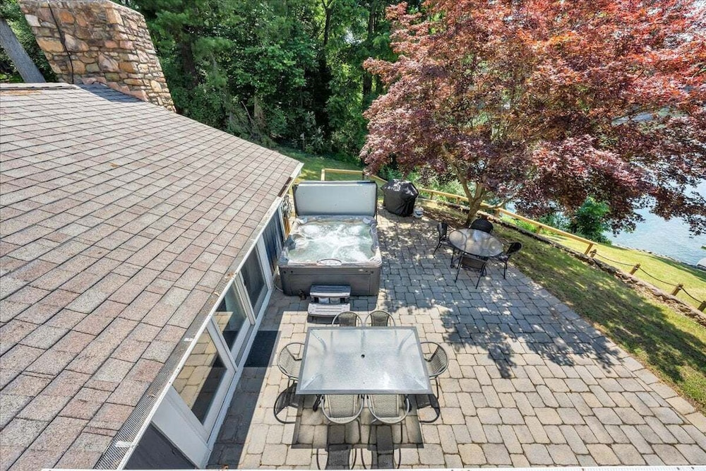 Scenic Point - Private Lakefront Home w/ Dock, Fire Pit, Outside Shower & Hot tub