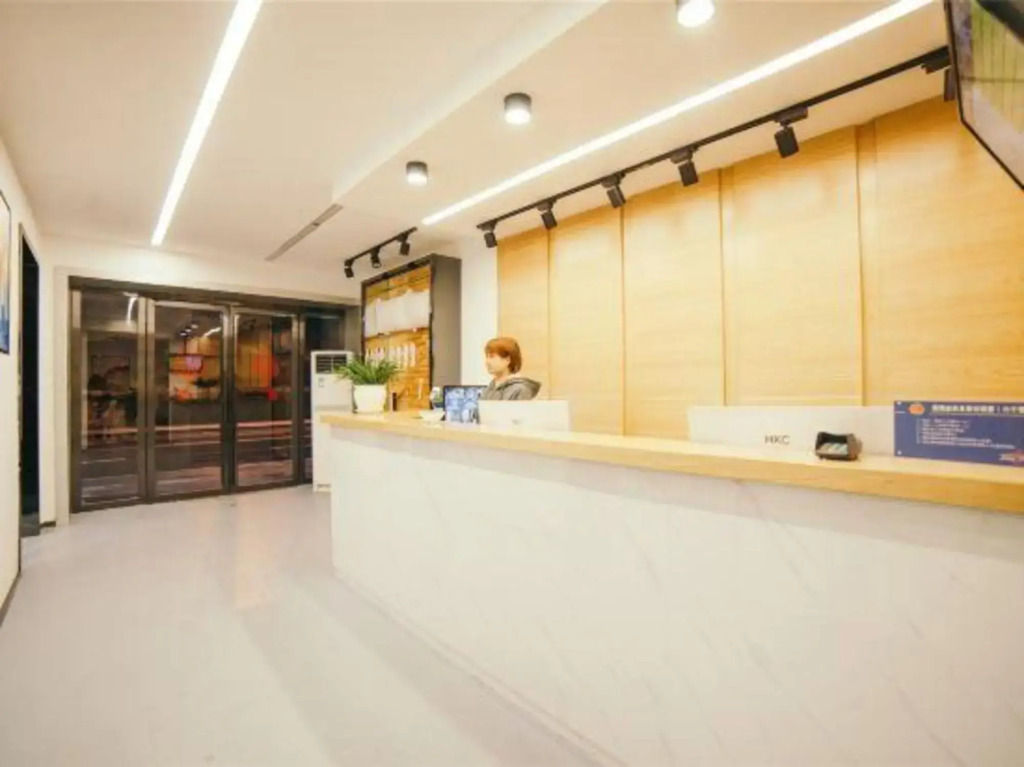 Youmihaoyoung Hotel (Wulingge Pedestrian Street)