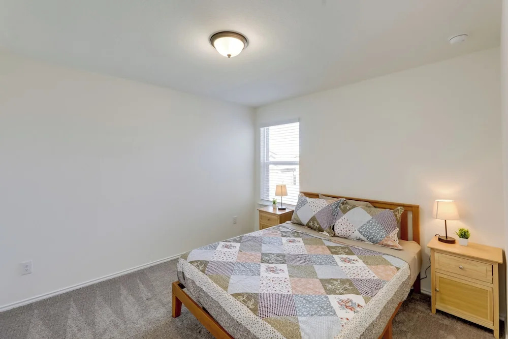 Manor Vacation Rental w/ Yard: 17 Mi to Austin!