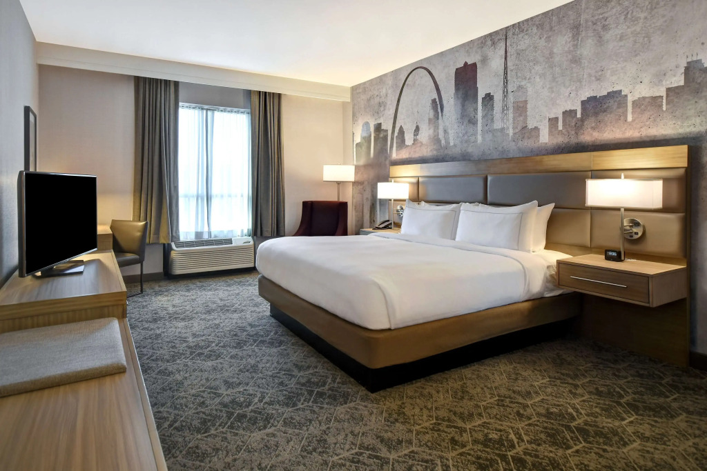 DoubleTree by Hilton St. Louis Airport, MO