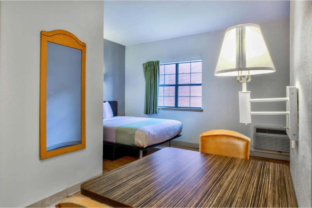 OYO Townhouse Beaumont Medical Center Area I-10