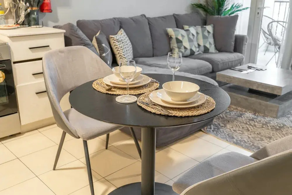 Pleasing 1-bedroom for 4 in JVC for Relaxing Getaway