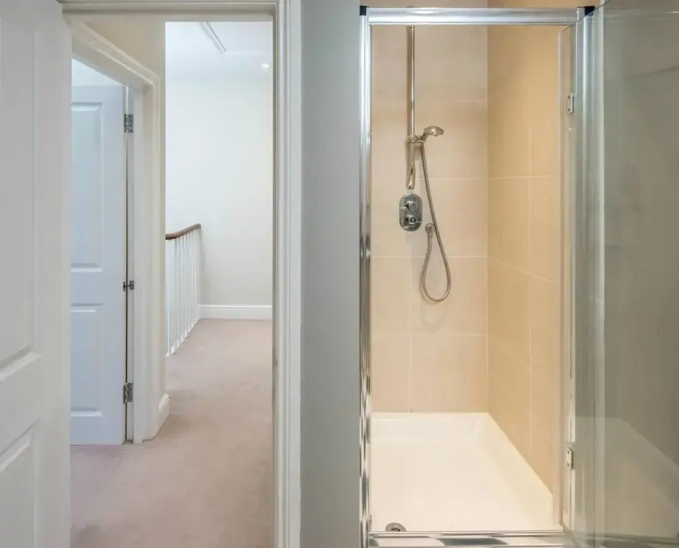 JOIVY Bright Flat for 6, Near Victoria and Warwick sq