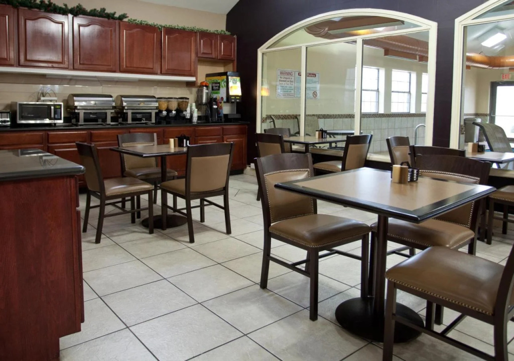Best Western PLUS Tulsa Inn & Suites