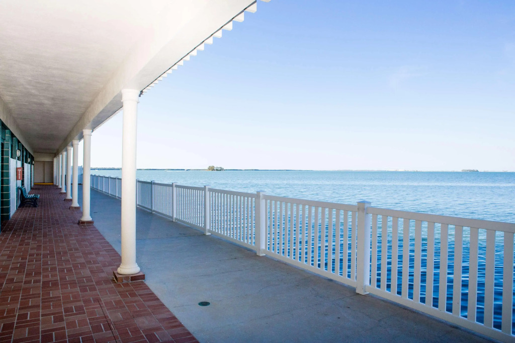 Best Western Plus Yacht Harbor Inn