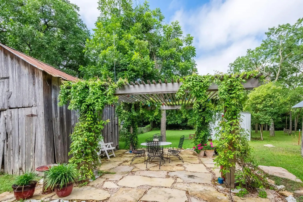 Mistletoe House in Fredericksburg