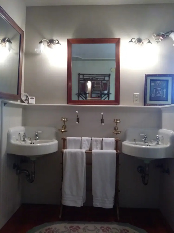 The Victorian Gold Bed and Breakfast