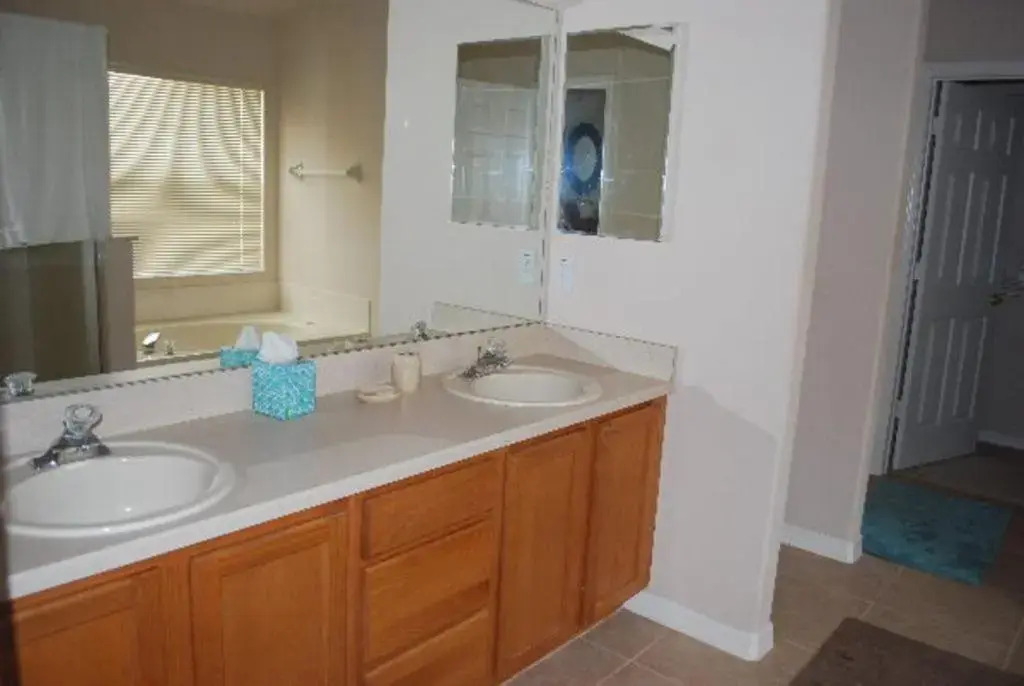 Luxury 5-Bed Villa, located only 3 miles from Disney World