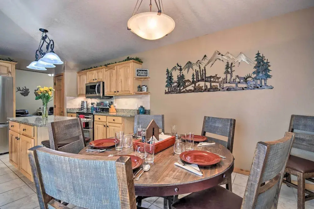 Family-friendly Home w/ Hot Tub: 1 Mi to Dtwn