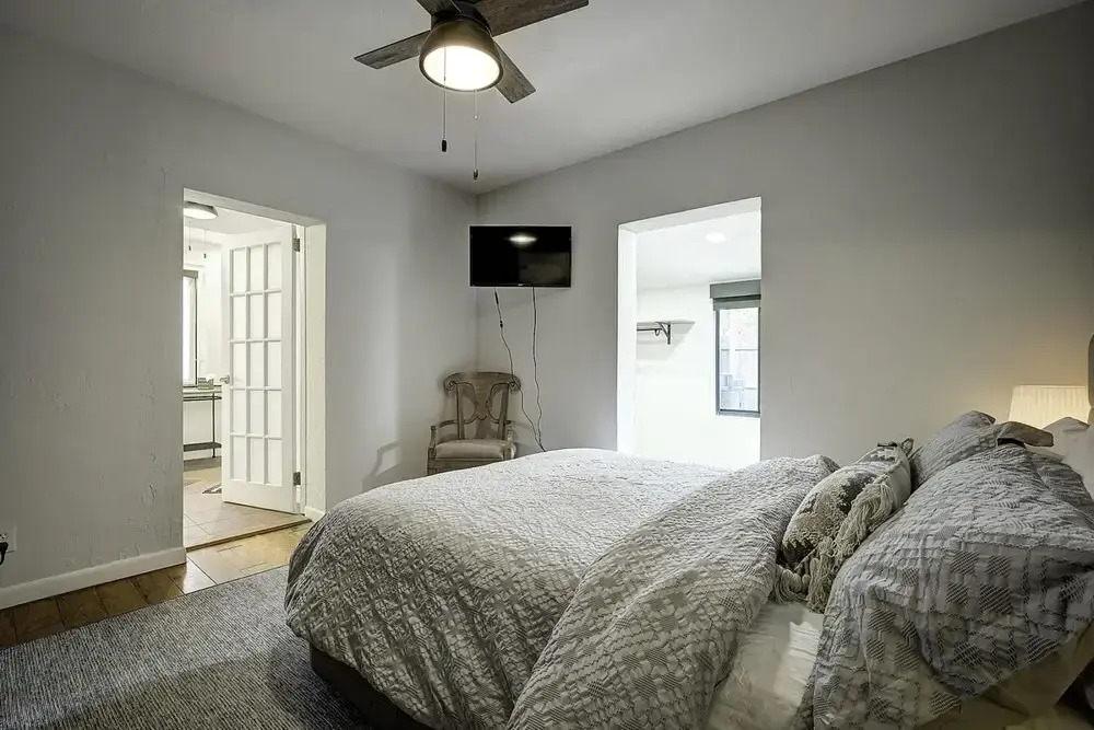 Fantastic 3 Bedroom Heated Salt Pool Home 3 Blocks From Wilton Drive