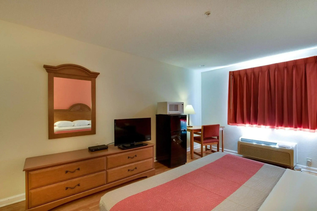 Motel 6-Hinesville, GA