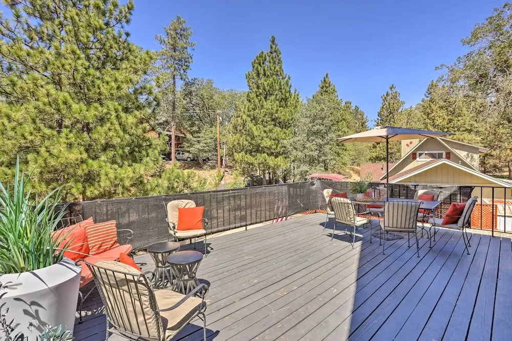 Luxe Timberland Villa w/ Lake Arrowhead Access