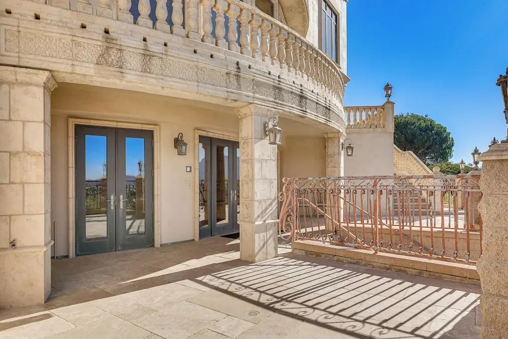 Grand 9,000-sq-ft Estate! Luxurious Socal Getaway