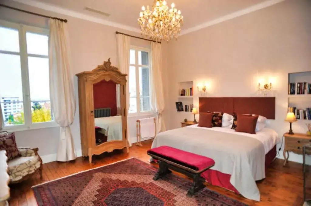 Beautiful early 1900's classic villa sea views