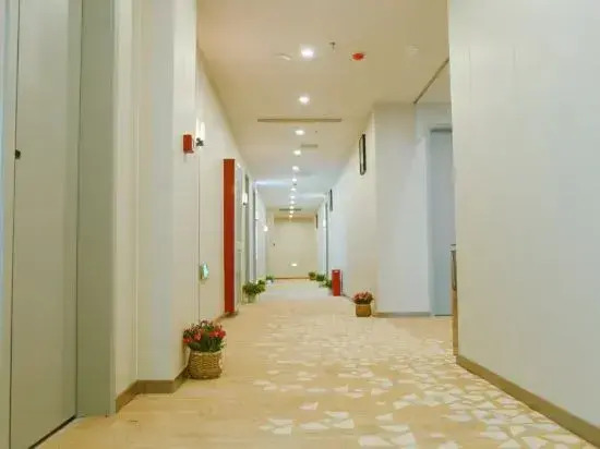 Xuanxi Hotel (Old Town Center Lijingmen Cross Street)