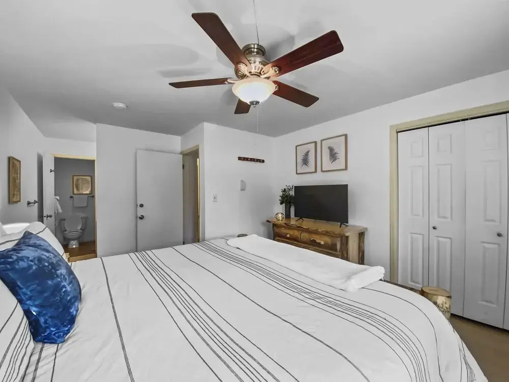 Ski Hill 40 2 Bedroom Condo by RedAwning