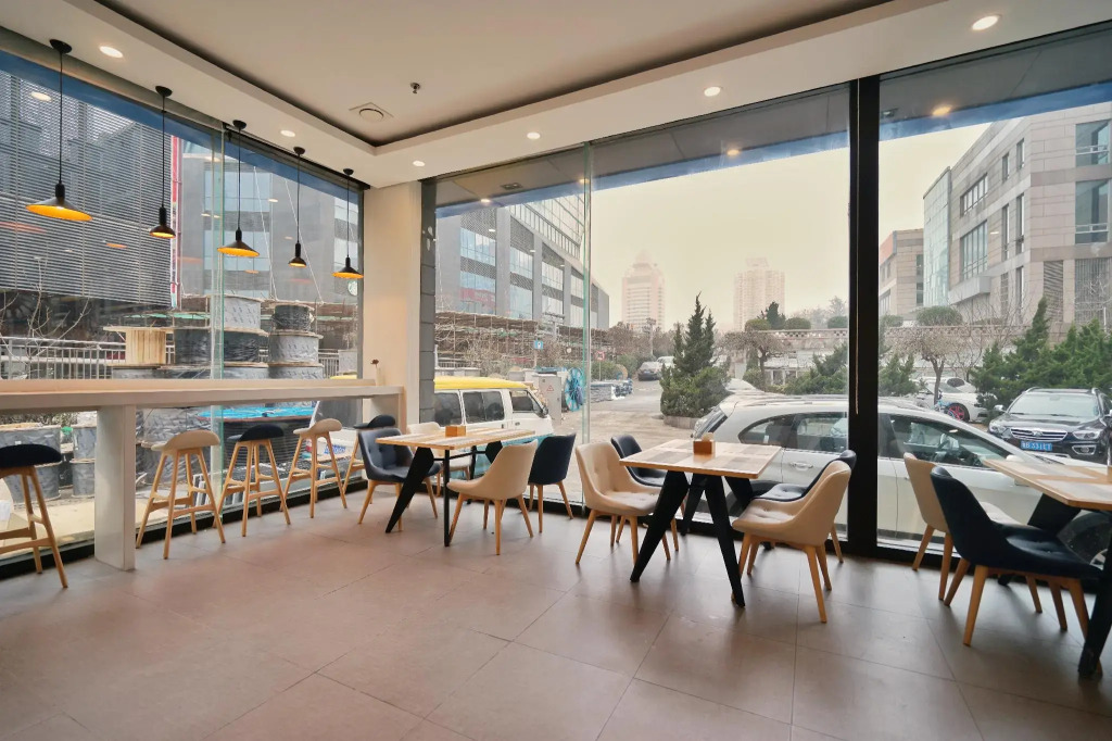 Madison Hotel Qingdao City Center (May Fourth Square)