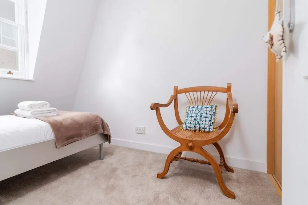 Spacious 2BR in West Kensington by GuestReady
