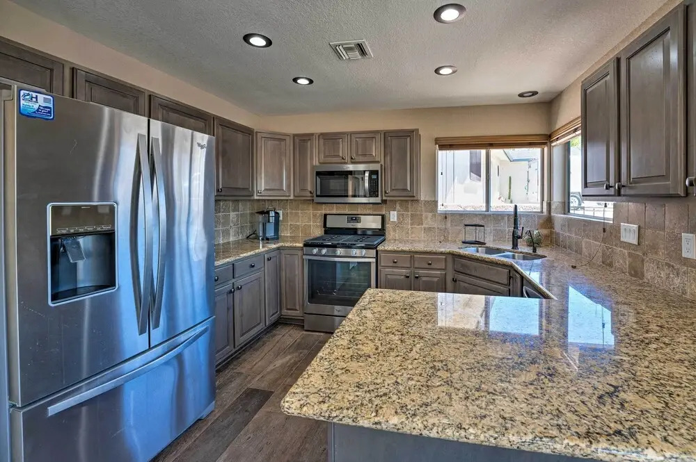 4 Mi to Lake Havasu: Home w/ Private Pool & Bbq!