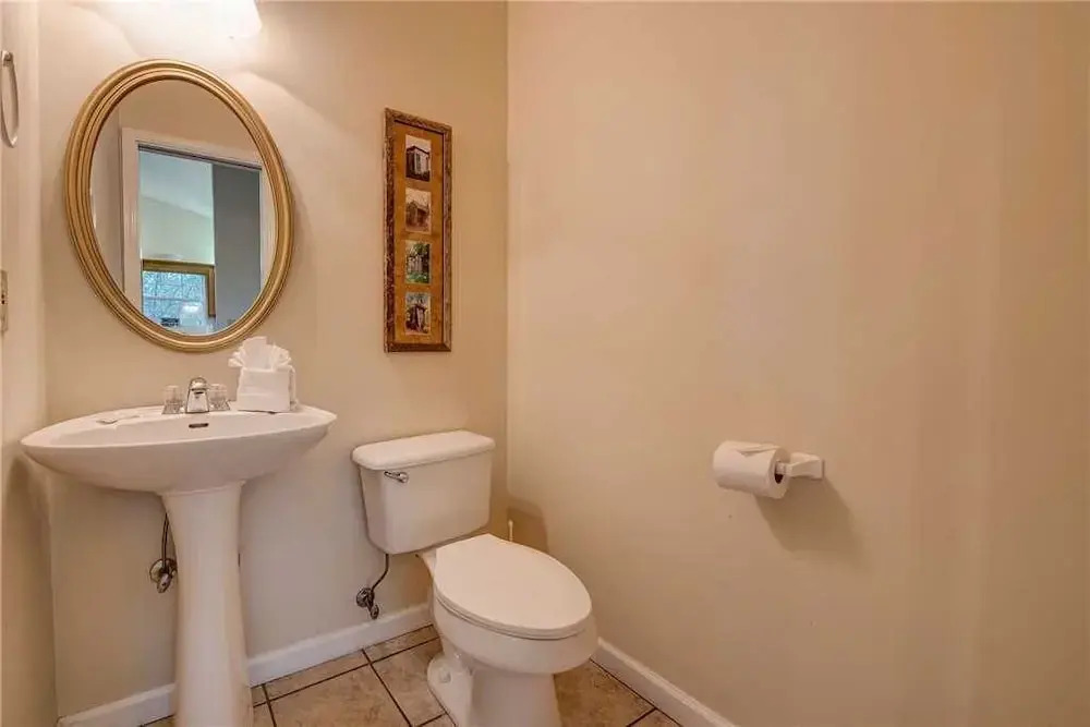 Twin View 2 Bedroom Mountain View Home with Hot Tub