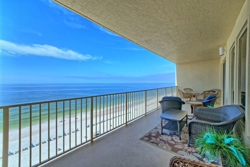 Marvelous Condo with Beachside Pool and Free Poolside WiFi - Unit 0902 by RedAwning
