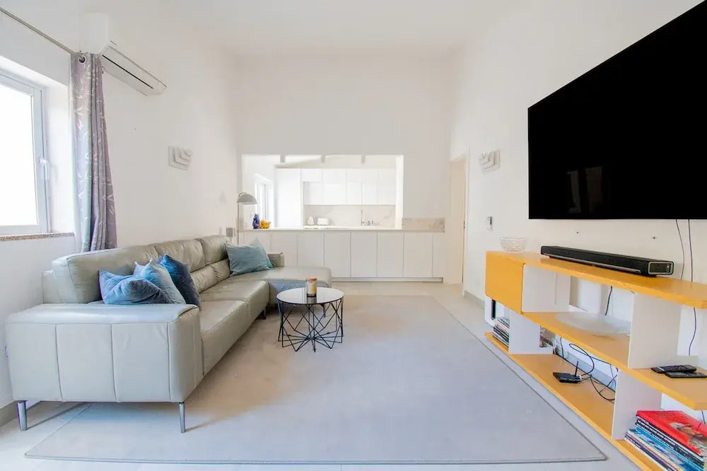 Lavanda Magnificent Five Bedroom Villa in Carvoe