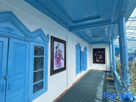 Blue Grape Leaf Hotel