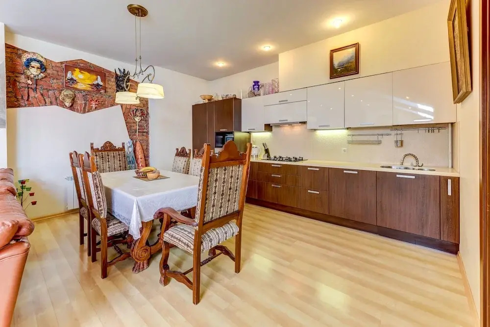 Home4day Spacious loft in the heart of Petersburg