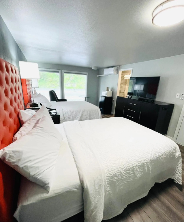 Tides Inn & Suites