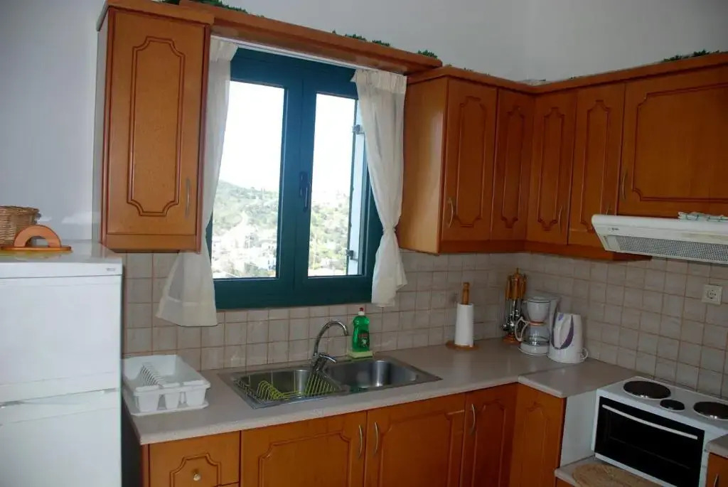 Eleni Apts