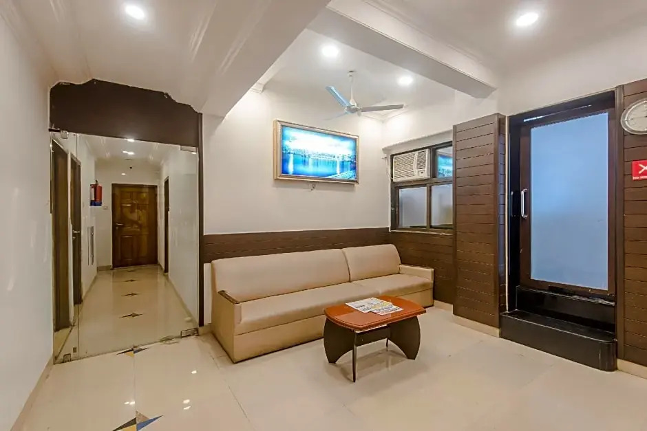 OYO Flagship 572 Santacruz West
