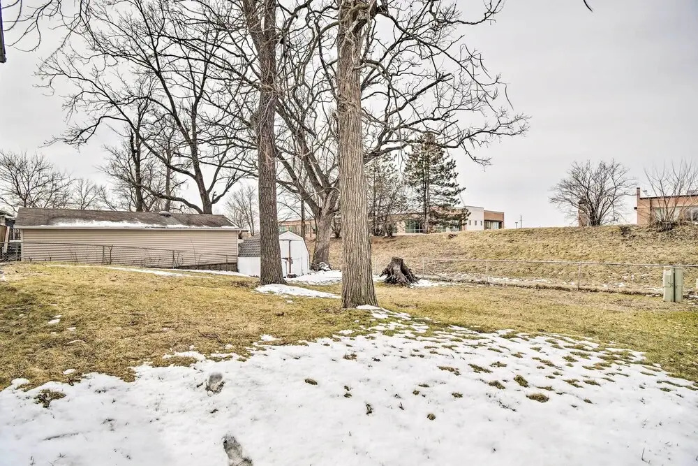 Cedar Rapids Rental w/ Yard ~ 6 Mi to Downtown!