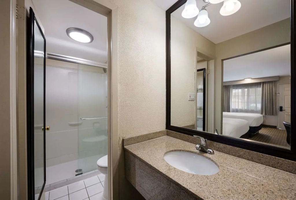 SureStay Plus by Best Western Woodbury Inn