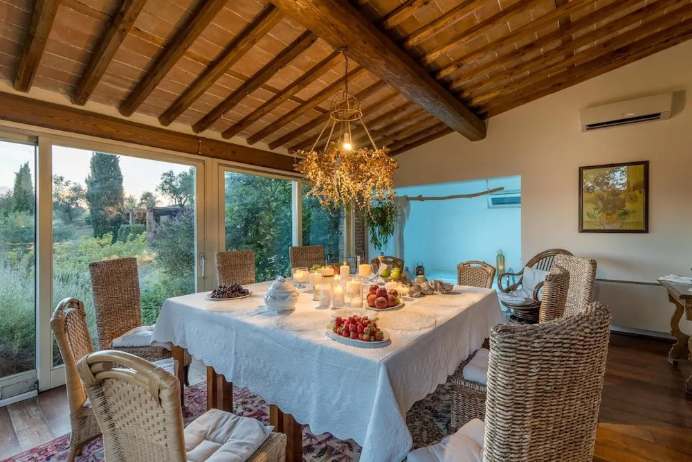 Villa Lorena a Vintage Family Villa