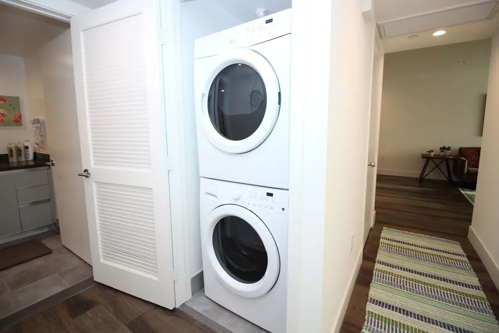 LA Luxury Suites Parking 2 BD 2 BA