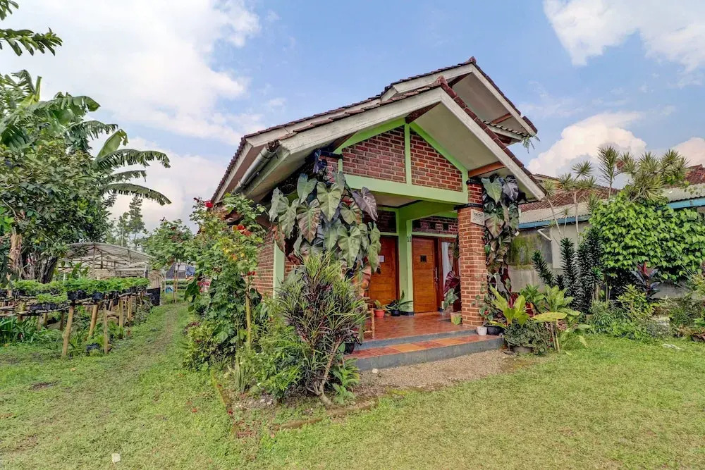 Cibeunying Homestay Cibodas Maribaya Homestays By Oyo Rooms