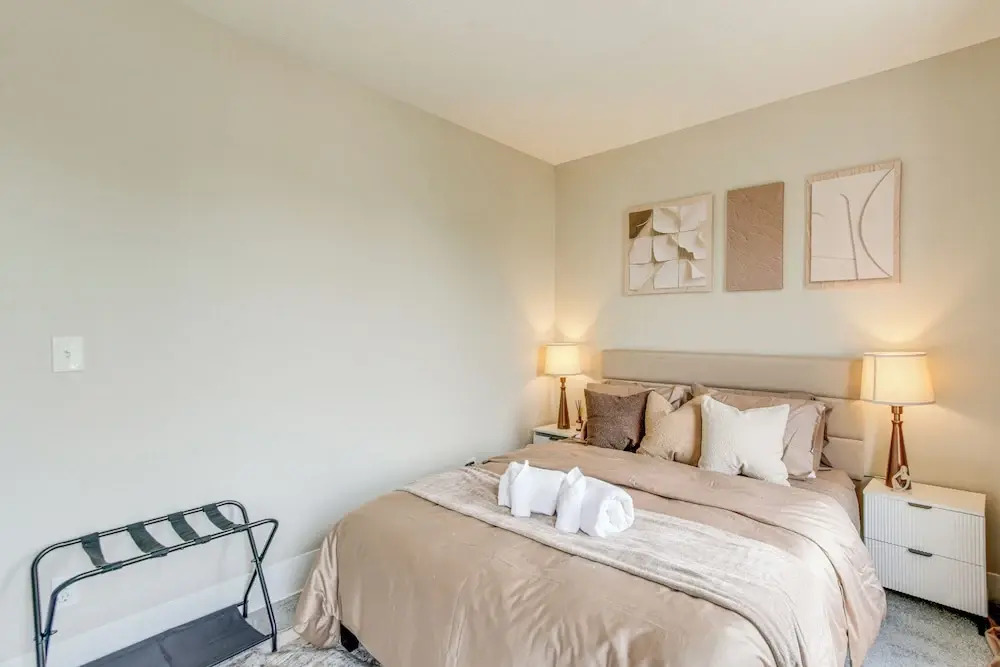 6 Mi to Ohio State: Walkable Home in S Columbus!