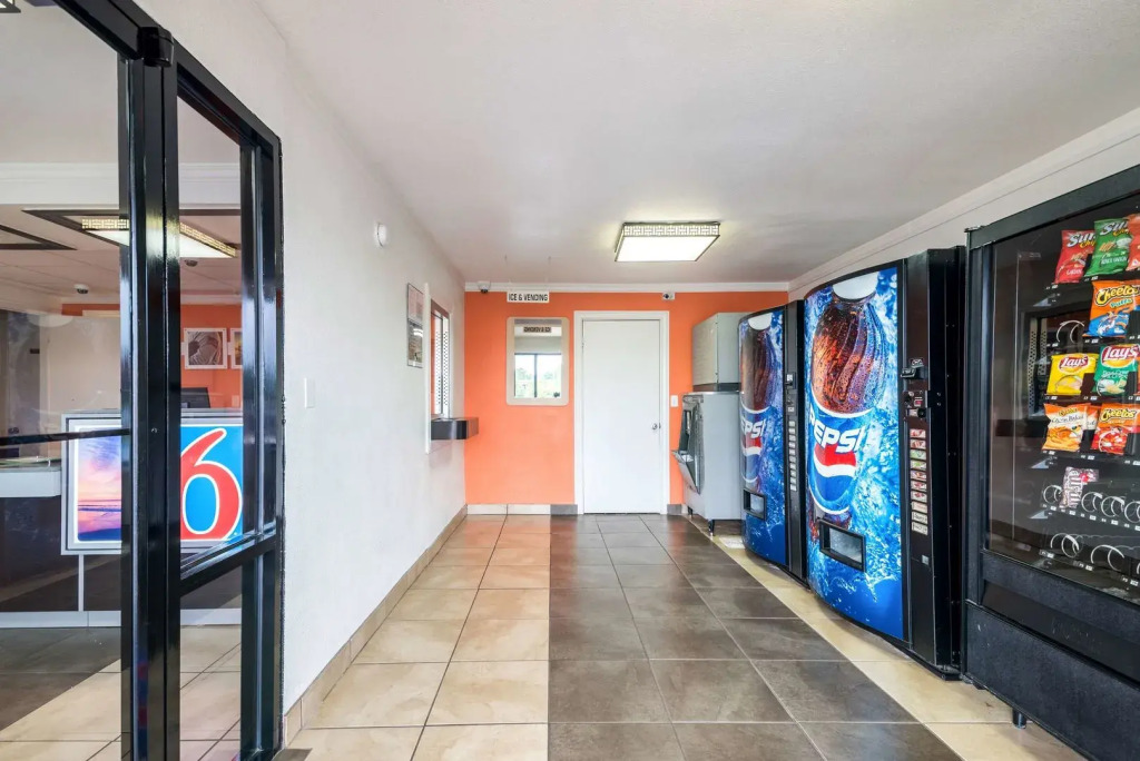 Motel 6-Anniston, AL