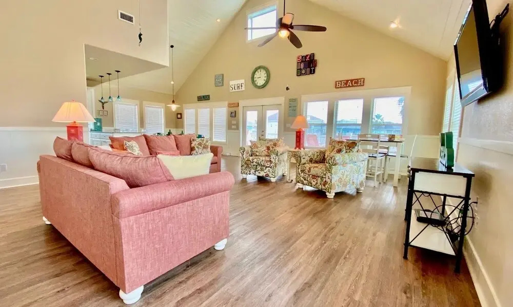 Bienvenu To The Beach 3 Bedroom Home by RedAwning