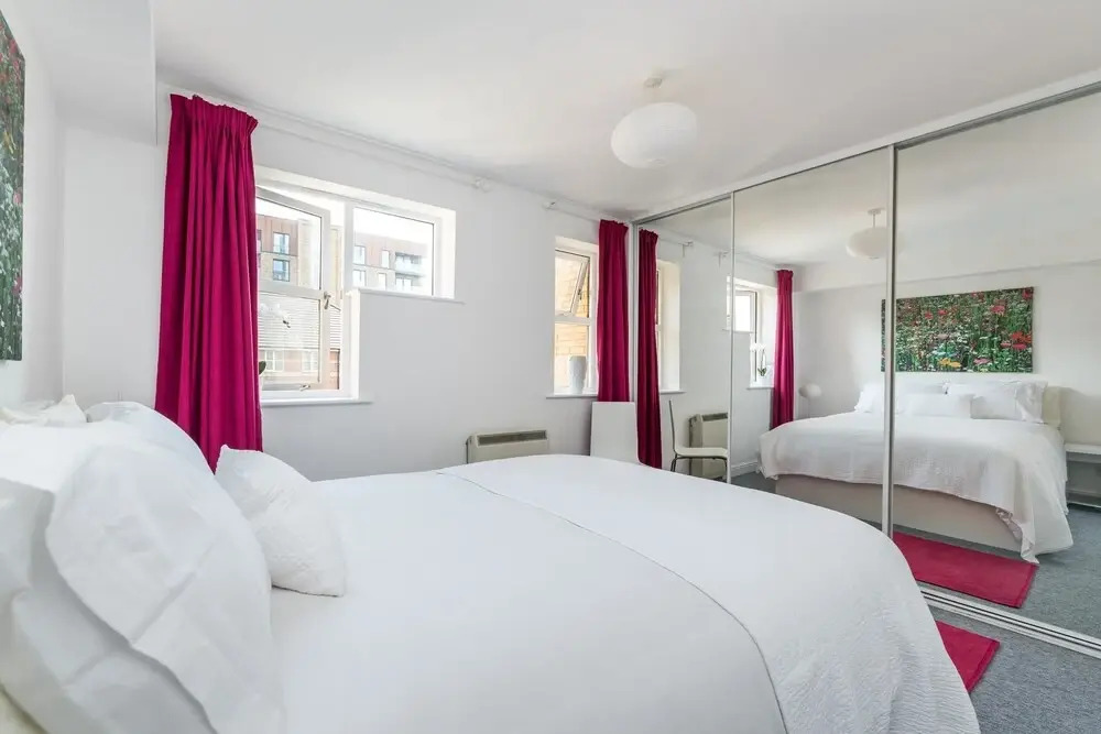 Fantastic 1 Bedroom Flat With Great Marina Views