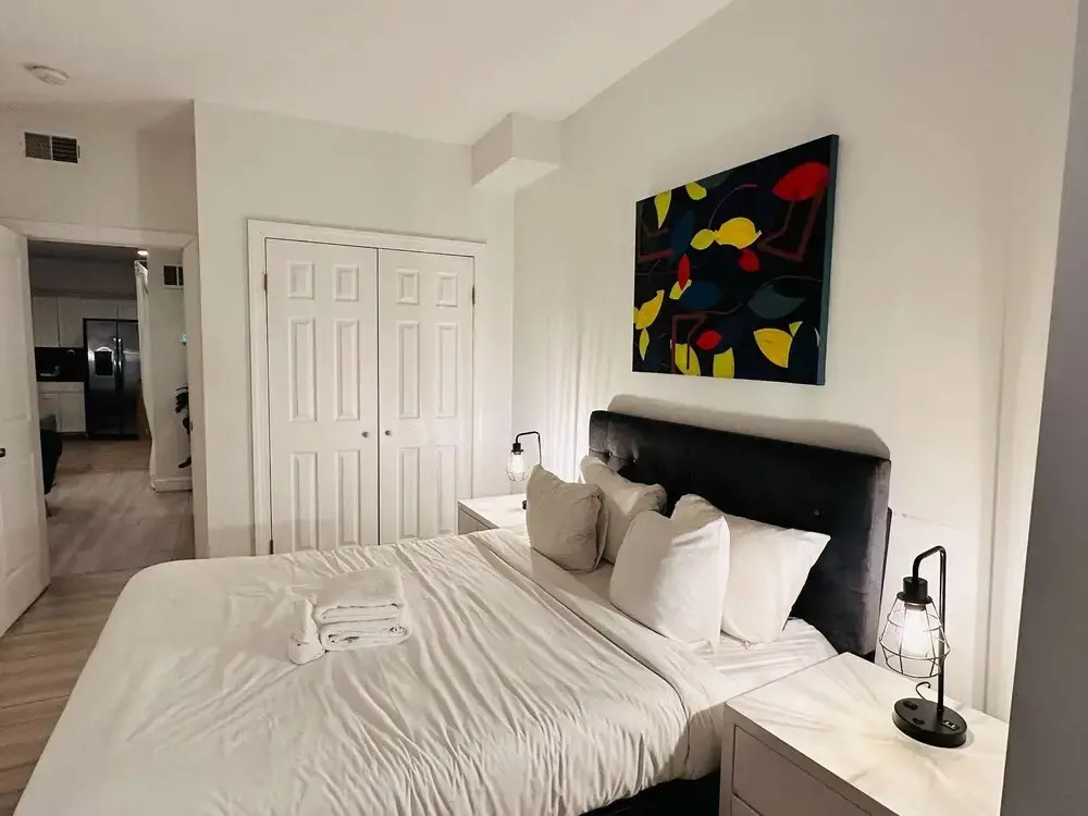Cherry Suites 2BR Apt w W D Arcade Machine