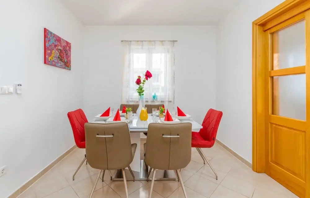 Stunning Home In Musalez