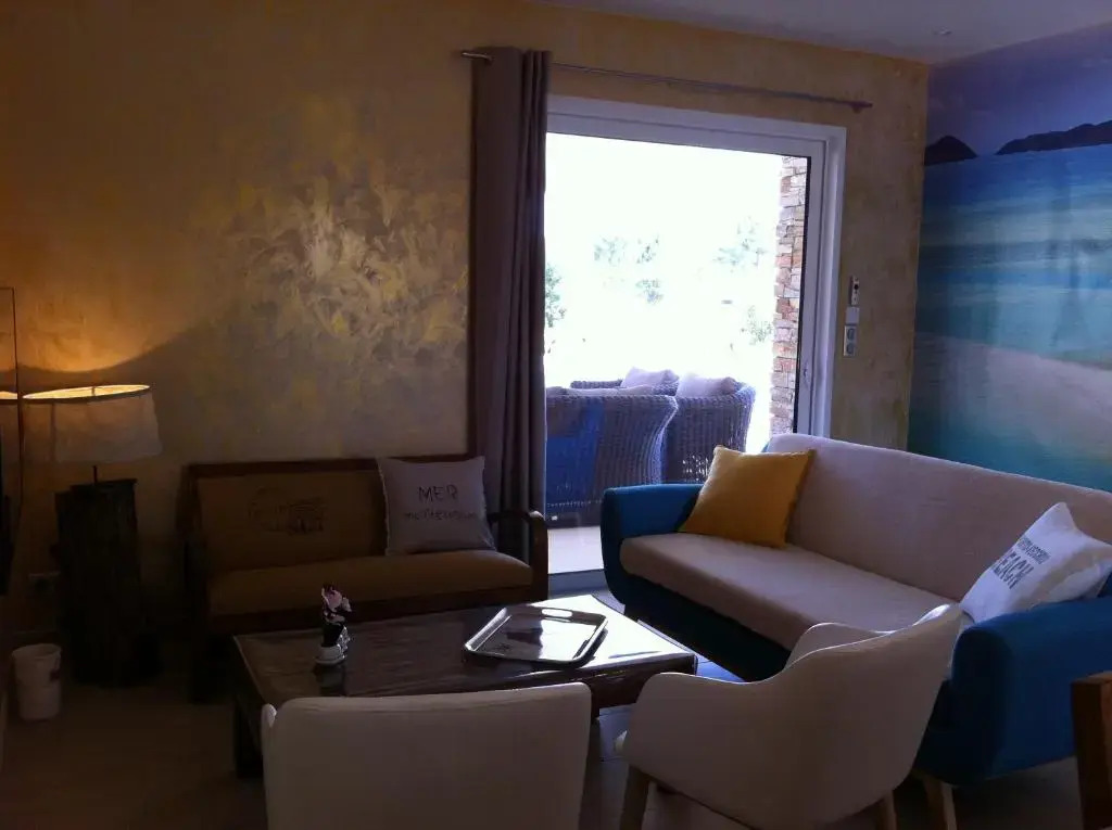 LHacienda Piscine chauffée à 28, spa, boulodrome et court de Tennis privés, 2 villas indépendantes