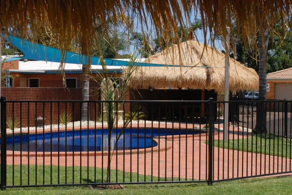 Tea House Motor Inn