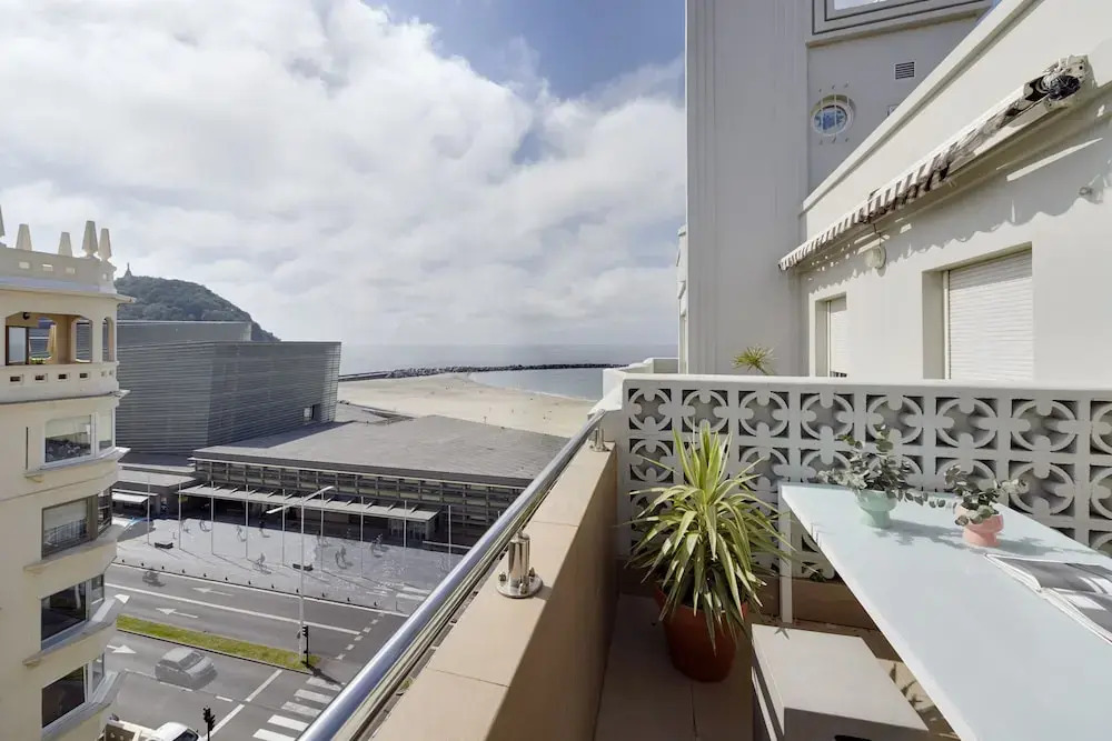 Beach House 2 Apartment by FeelFree Rentals
