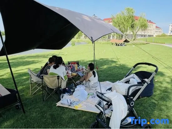 Huaxia Lakeside Resort Hotel